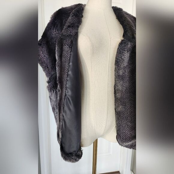 NWOTโEllen Tracy faux fur vest/shrug - Size Small - Picture 6 of 9